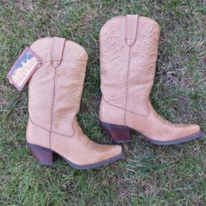 Tan Heeled Boots With Western Stitching